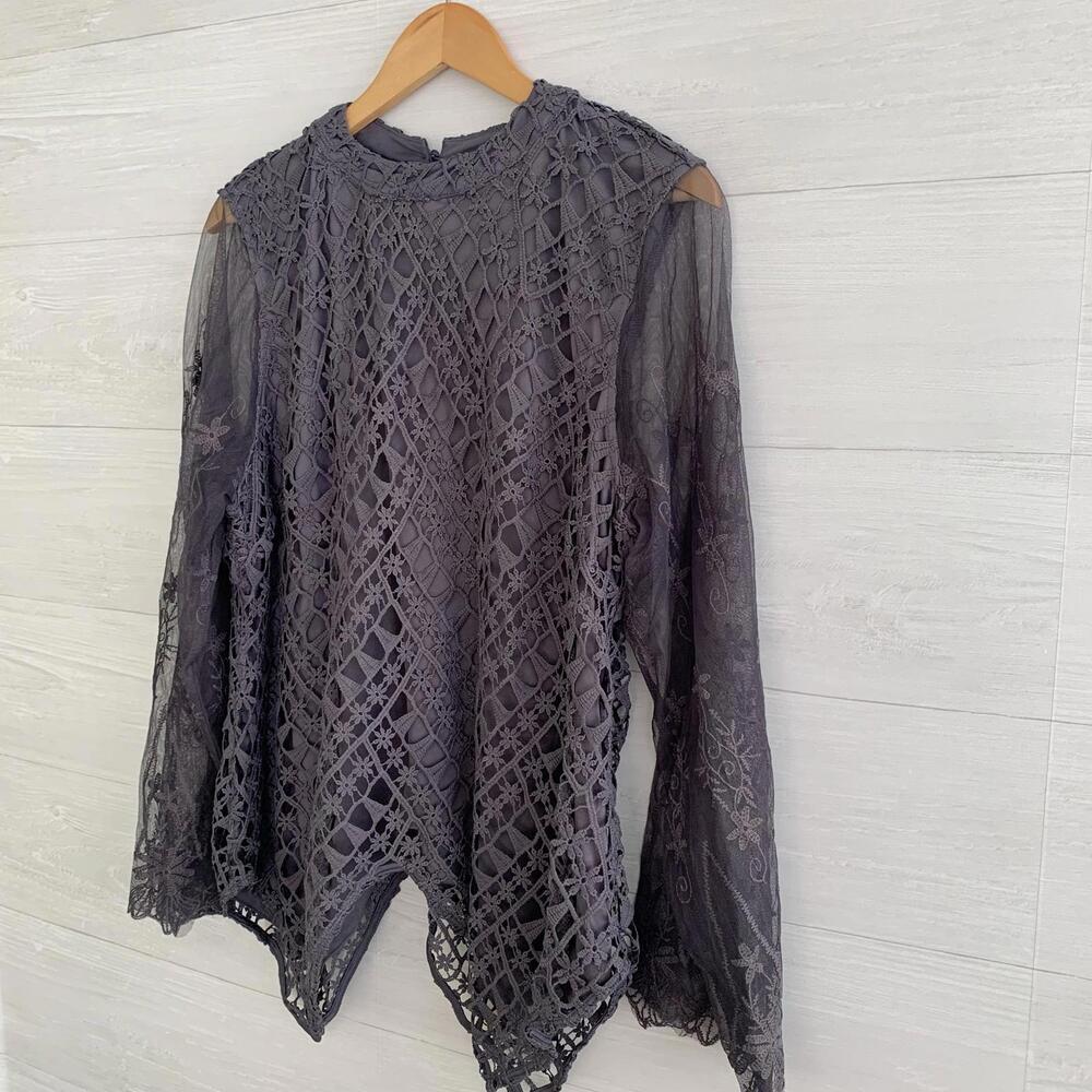 Black Lace Long-Sleeve Blouse - Picture 4 of 7